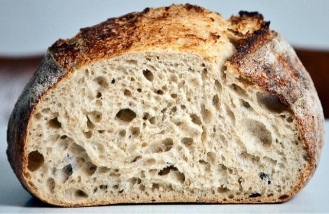 Mi történik a kovászos kenyérben? Tudományos magyarázat